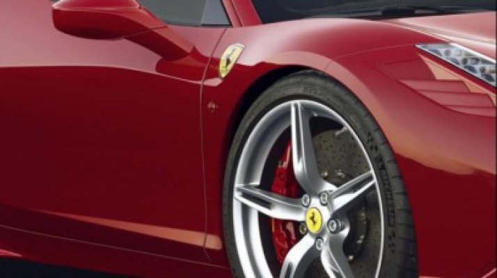 Noul Ferrari costă 250.000 de euro! 4 români au dat deja avansul pentru minunăţia pe patru roţi